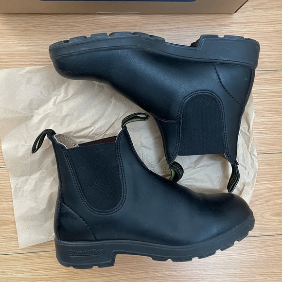 Vegan black Blundstones - Picture 2 of 4
